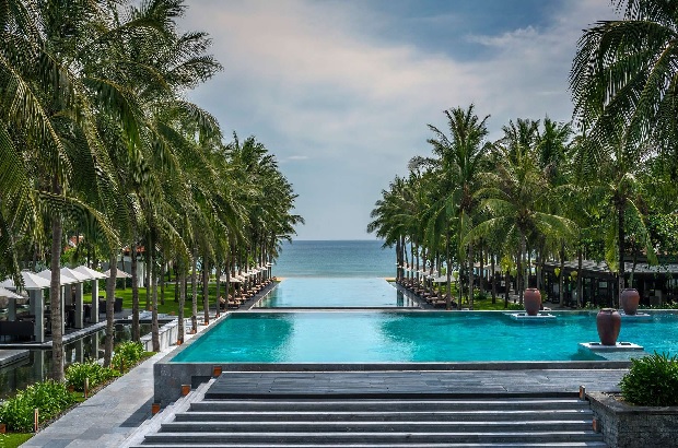 Four Seasons Resort The Nam Hai Hội An có hồ bơi vô cực đạt chuẩn Olympics